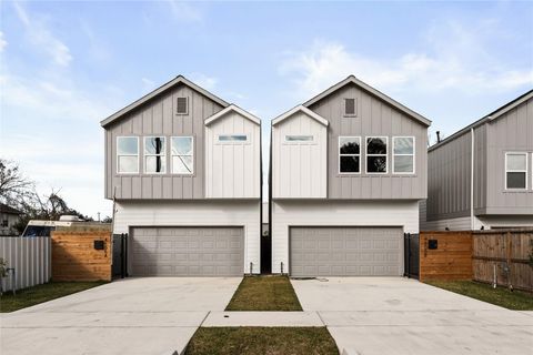 Photo of 4605 Brady Street #A-B, Houston, TX 77011 (MLS # 90594123)