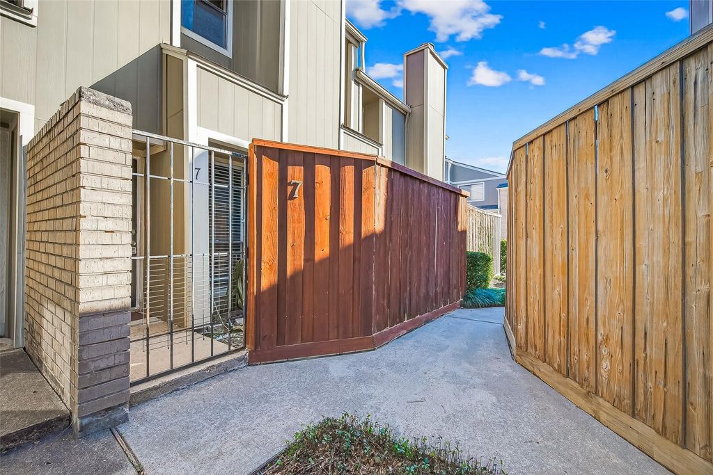 Photo of 1920 Augusta Drive #7, Houston, TX 77057 (MLS # 35259533)