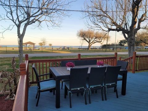Photo of 407 Bayshore Drive, La Porte, TX 77571 (MLS # 52106410)