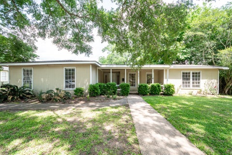 Photo of 412 Kentucky Street, Liberty, TX 77575 (MLS # 46412245)