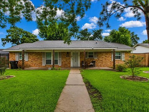 Photo of 6226 Reamer Street, Houston, TX 77074 (MLS # 52485822)