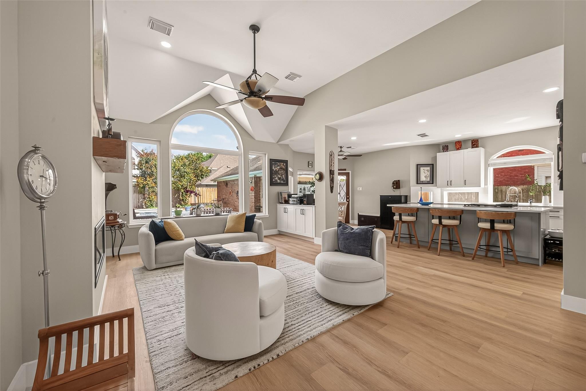 2811 Bright Trail