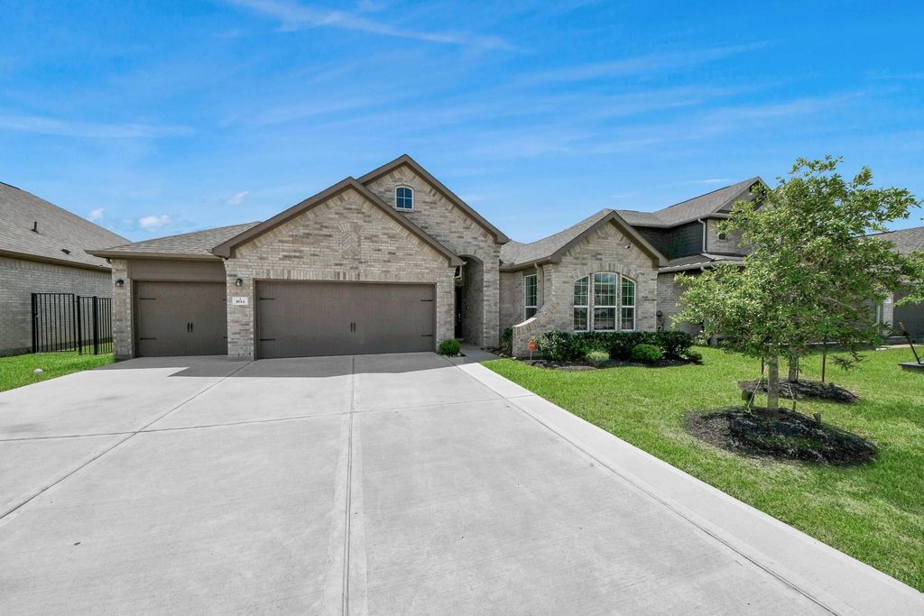 Photo of 1614 Sequoia Run Drive, Rosharon, TX 77583 (MLS # 90612045)