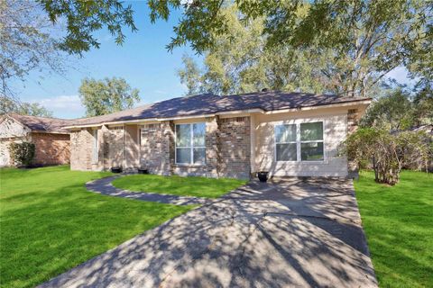 Homes For Rent - 9809 Condor Drive<br/> Conroe, TX 77385