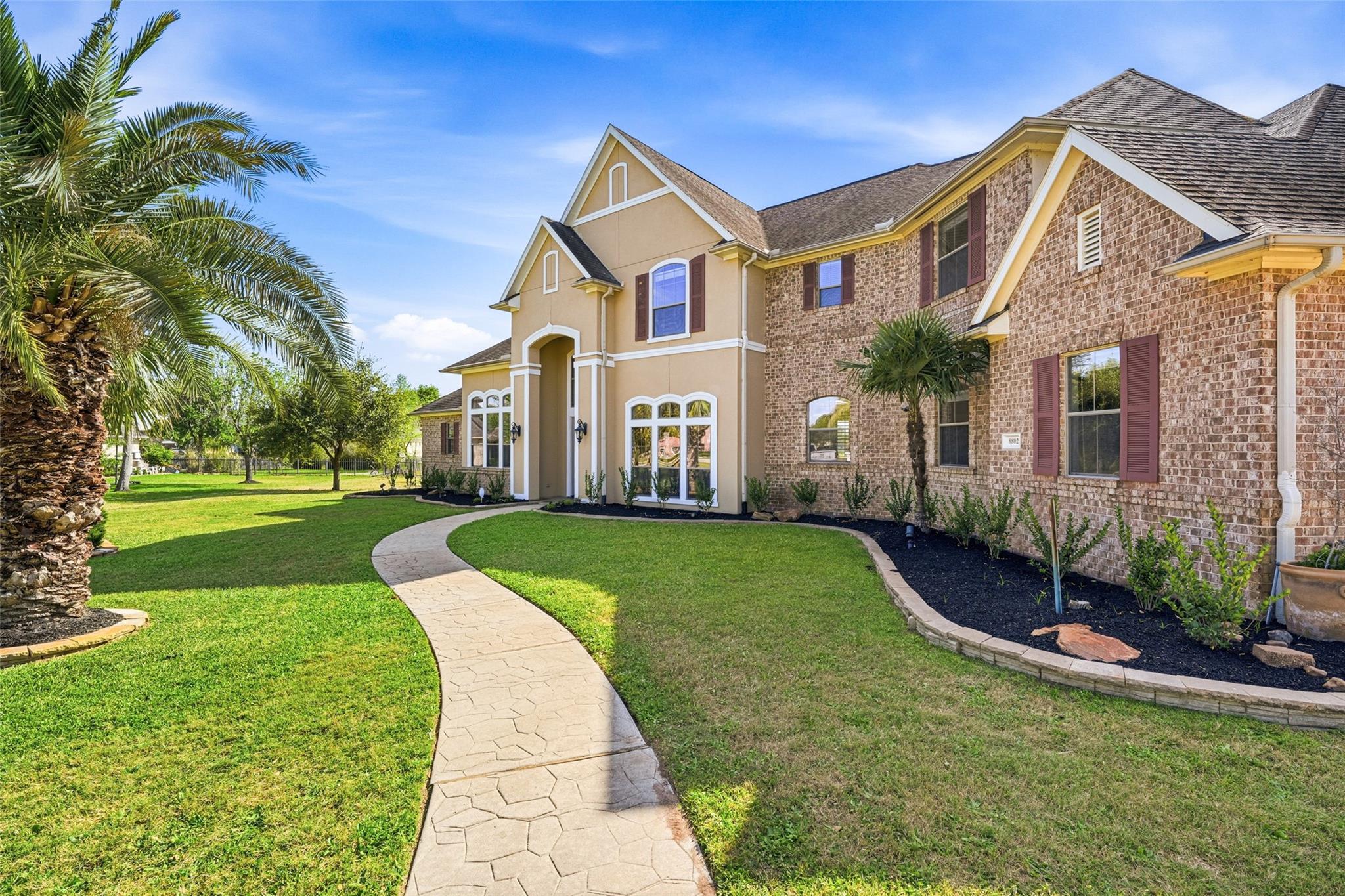 8802 Saxonwood Court
