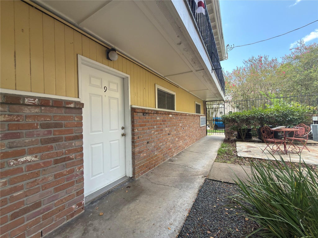 Photo of 1502 Heights Boulevard #9, Houston, TX 77008 (MLS # 4324891)