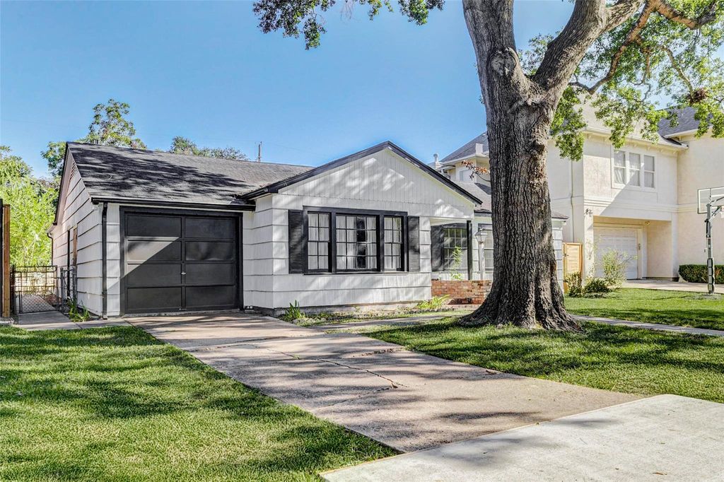 Photo of 5414 Grand Lake Street, Houston, TX 77081 (MLS # 75838183)