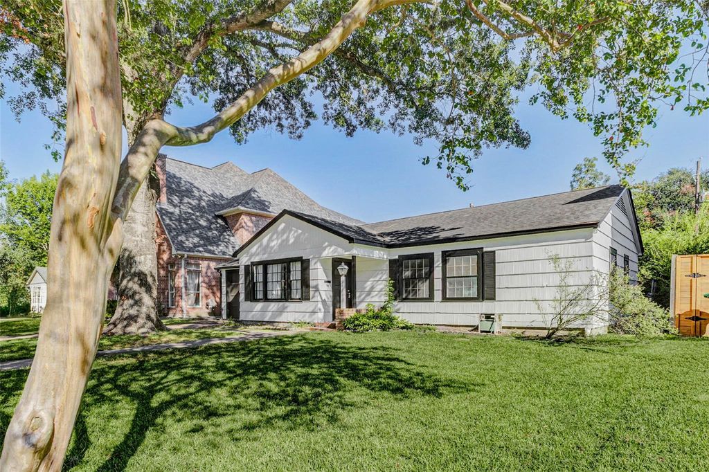 Photo of 5414 Grand Lake Street, Houston, TX 77081 (MLS # 75838183)