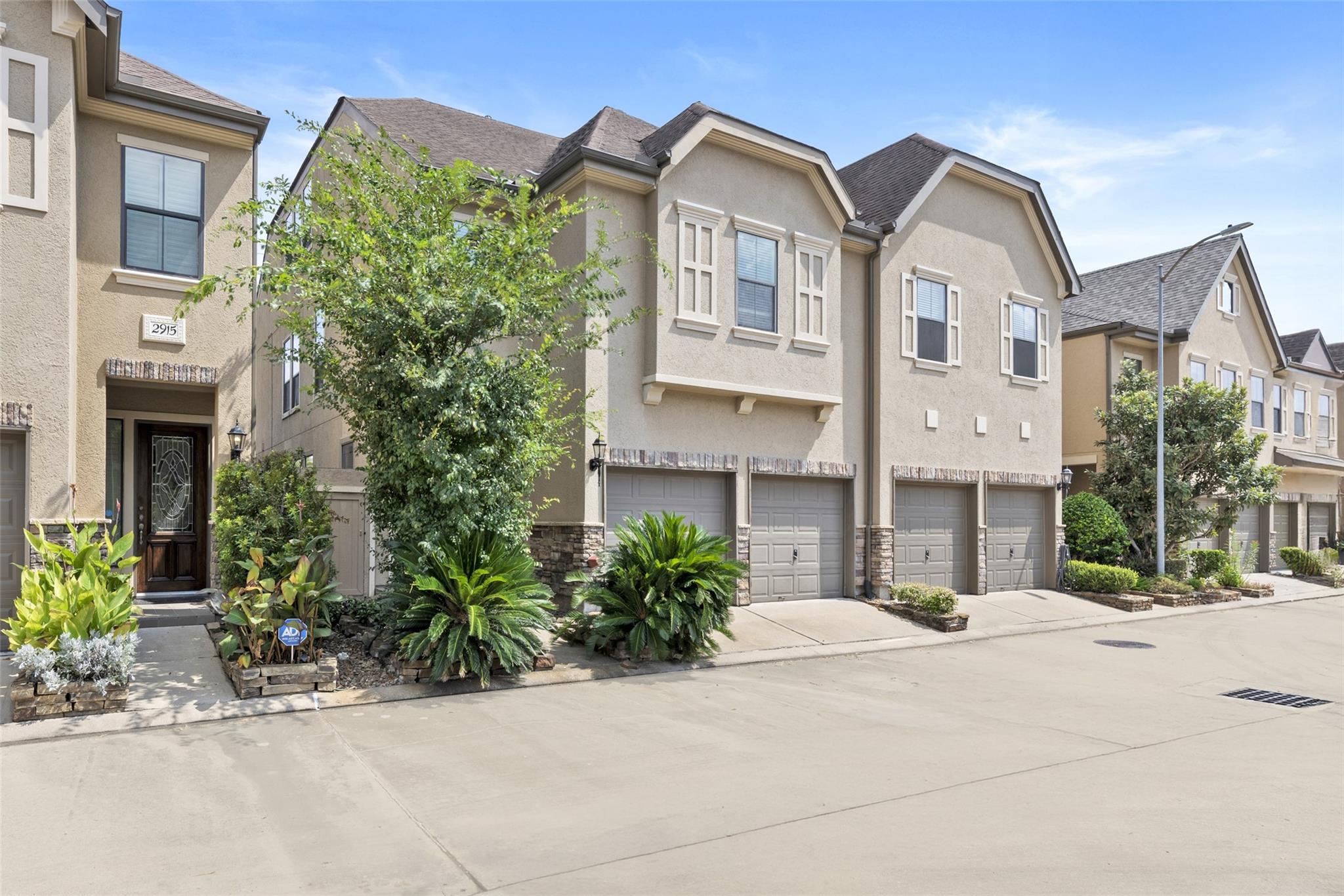 2919 Royal Oaks Grove