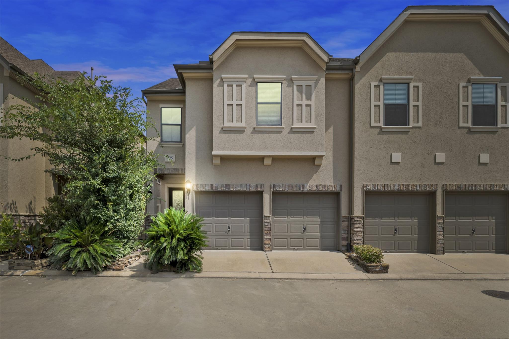 2919 Royal Oaks Grove