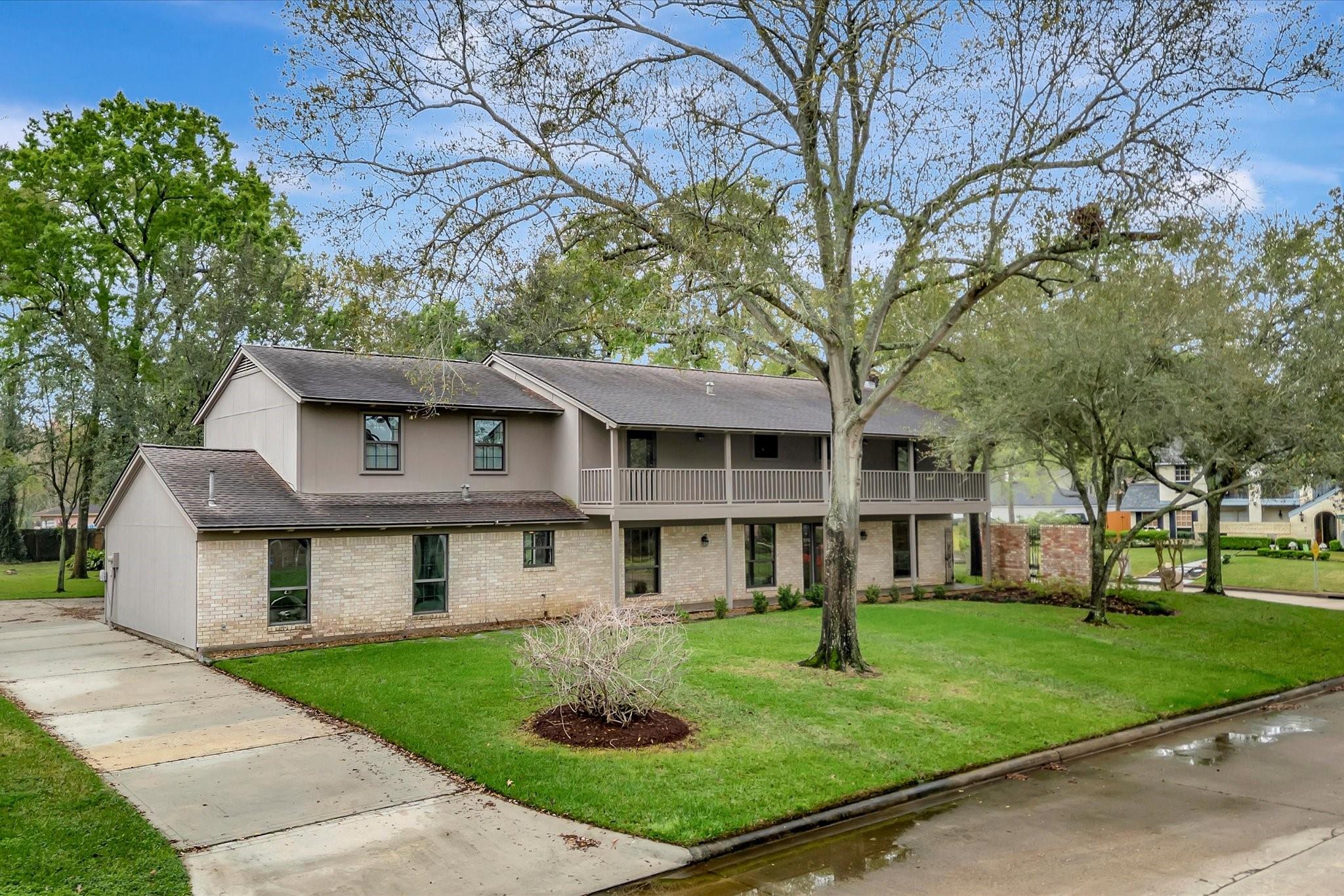822 Devonport Lane