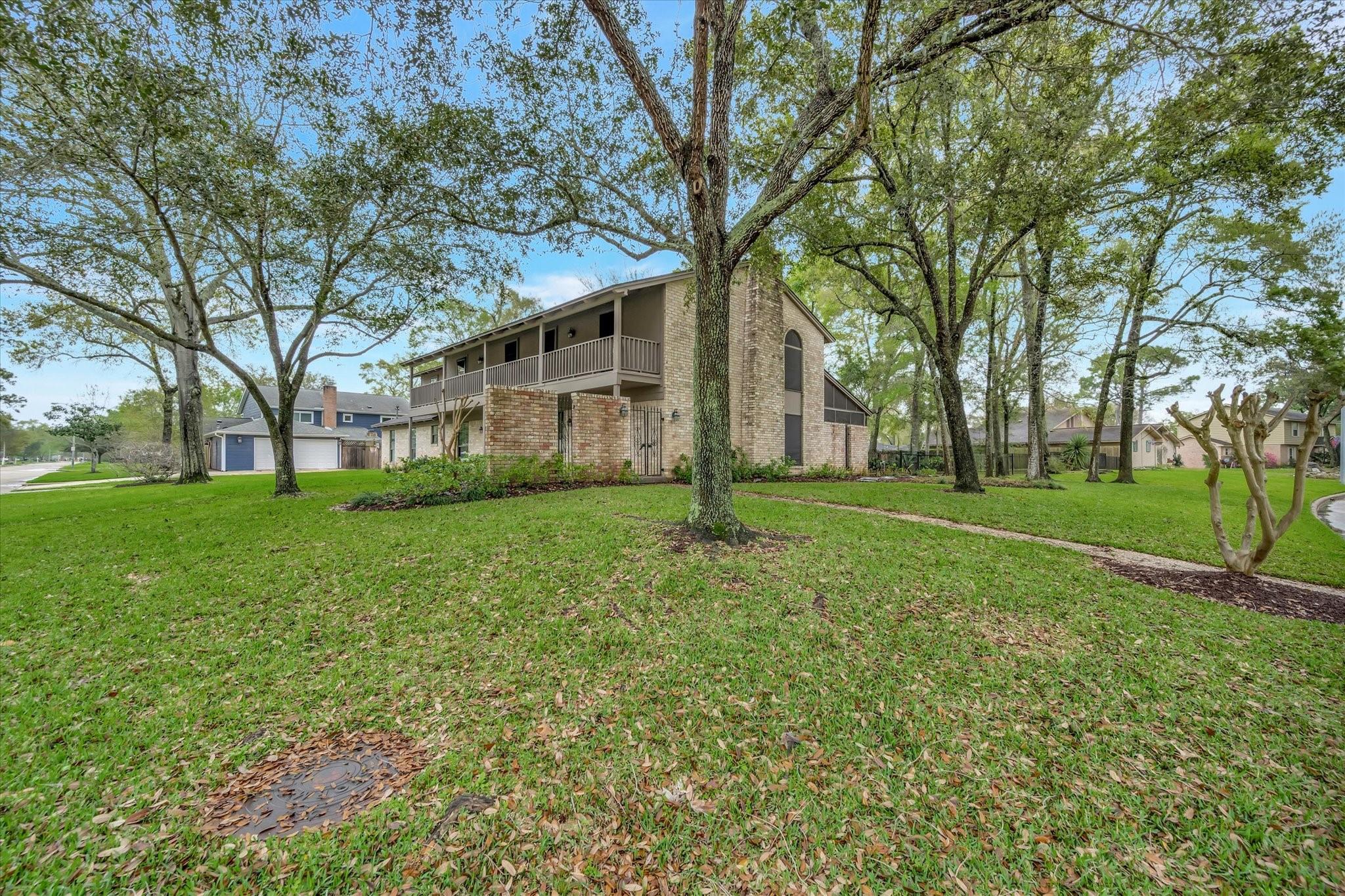 822 Devonport Lane