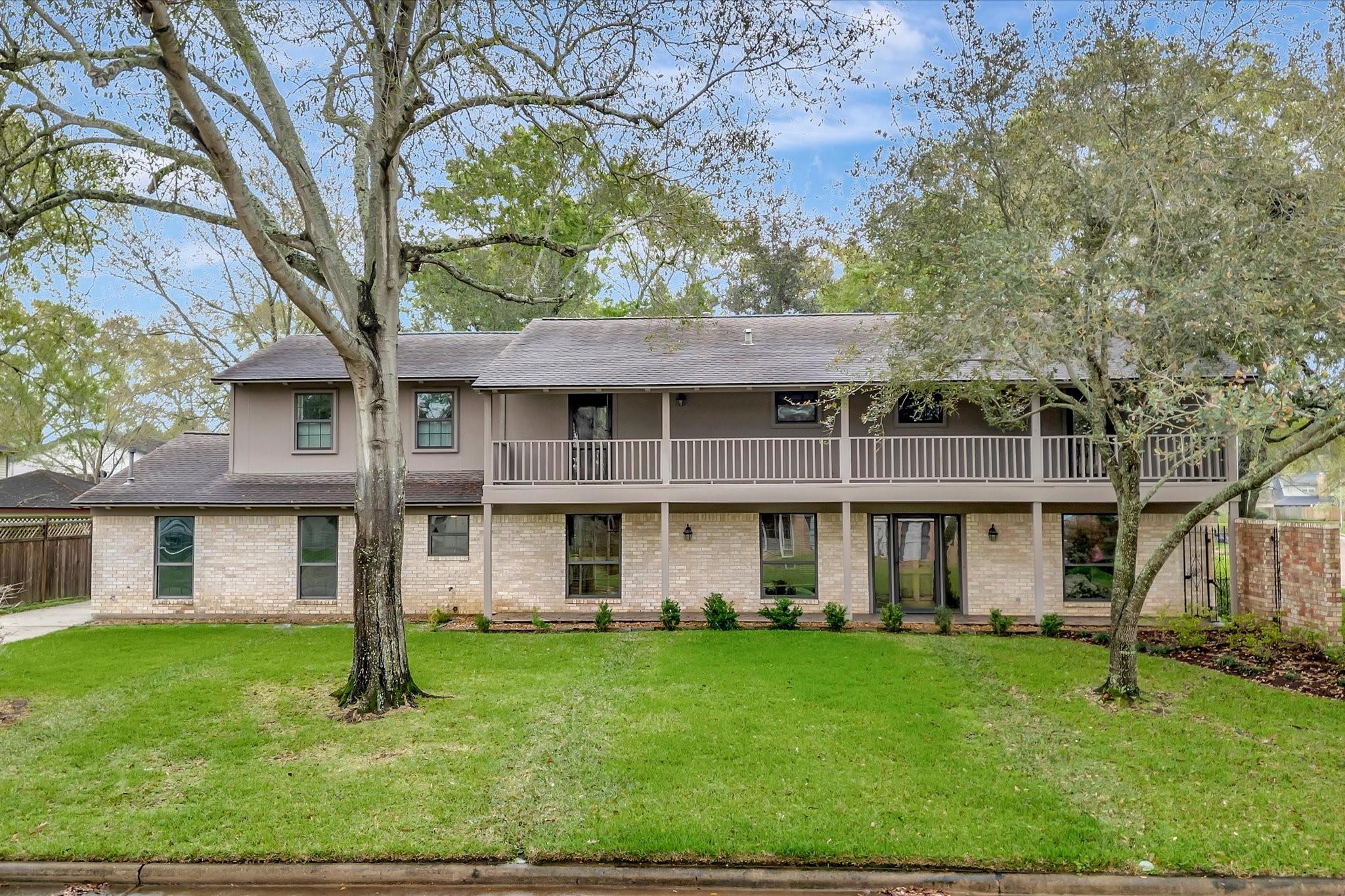 822 Devonport Lane