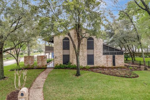 Photo of 822 Devonport Lane, Seabrook, TX 77586 (MLS # 32376873)