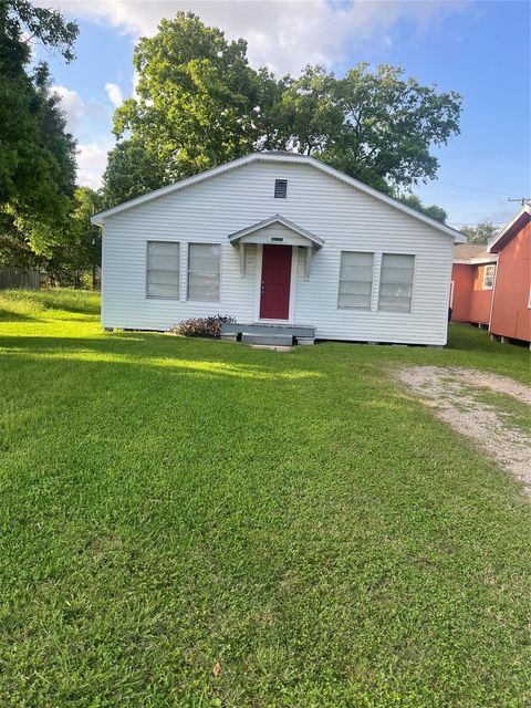 Photo of 704 15th Avenue N #B, Texas City, TX 77590 (MLS # 49601897)
