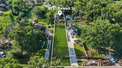 Photo of 2131 Dewalt Street, Houston, TX 77088 (MLS # 83652069) Photo of 2131 Dewalt Street, Houston, TX 77088 (MLS # 83652069)