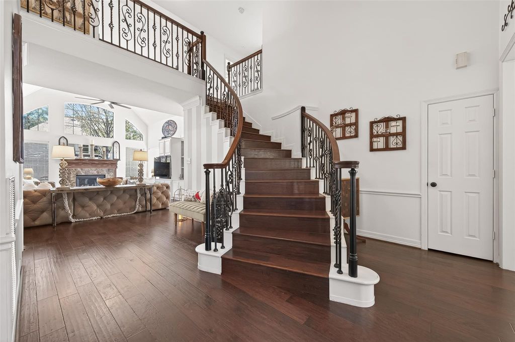 Photo of 17 Turtle Creek Manor, Sugar Land, TX 77479 (MLS # 845500)