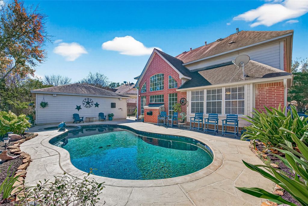 Photo of 17 Turtle Creek Manor, Sugar Land, TX 77479 (MLS # 845500)