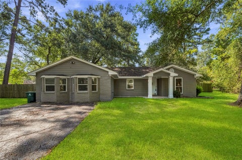 Photo of 1420 Sweet Gum Lane Lane, Houston, TX 77339 (MLS # 49548165)