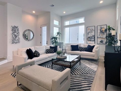 Photo of 303 Marcella Street #L, Houston, TX 77091 (MLS # 34371761)