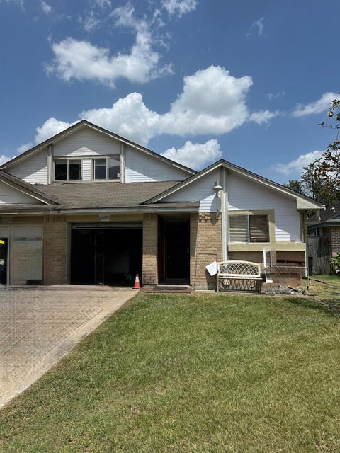 Townhouse For Sale - 10026 Lasaber Court<br/> Houston, TX 77038