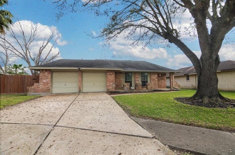 Photo of 10311 Sageyork Drive, Houston, TX 77089 (MLS # 34330870)