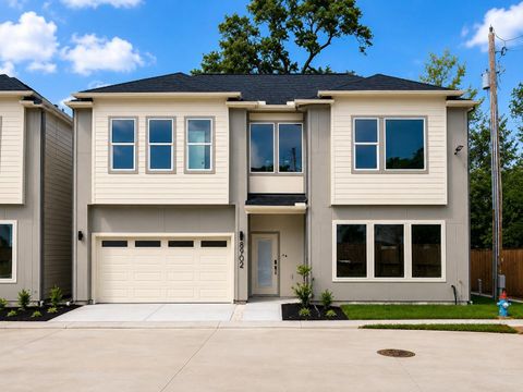Photo of 8910 Knoll Leaf Drive, Houston, TX 77080 (MLS # 56013642)