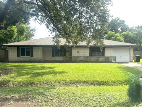 Photo of 706 University Avenue, Wharton, TX 77488 (MLS # 96104918)