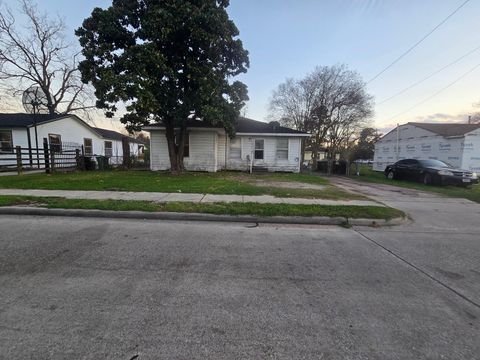 Photo of 108 Parker Road, Houston, TX 77076 (MLS # 18132295)