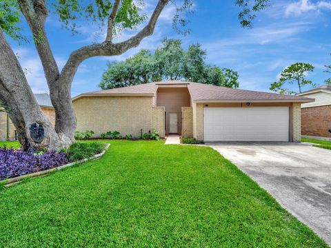 Photo of 315 Knoll Forest Drive, League City, TX 77573 (MLS # 28670452) Photo of 315 Knoll Forest Drive, League City, TX 77573 (MLS # 28670452)