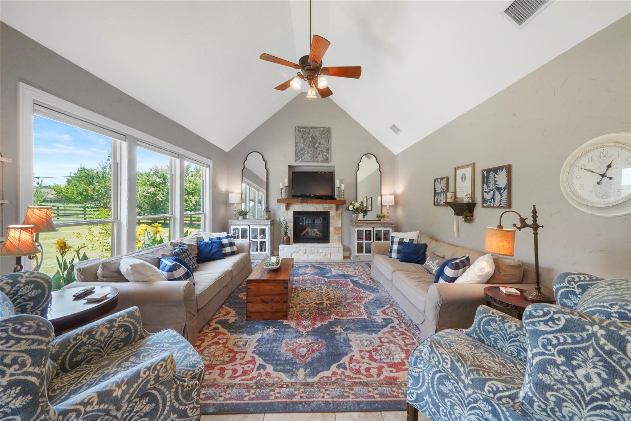 5112 E Settlers Bend