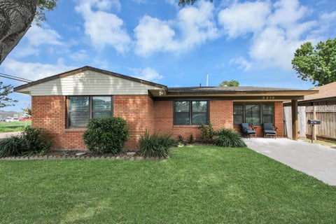 Photo of 2212 Raspberry Lane, Pasadena, TX 77502 (MLS # 2082235)