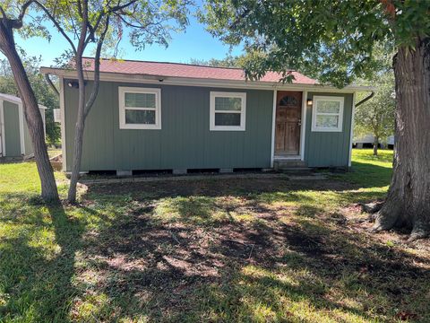 Photo of 810 S Brownell Street, La Porte, TX 77571 (MLS # 83784434)
