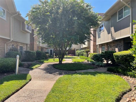 Condo For Sale - 2517 Bering Drive #9<br/> Harris County, Houston, TX 77057
