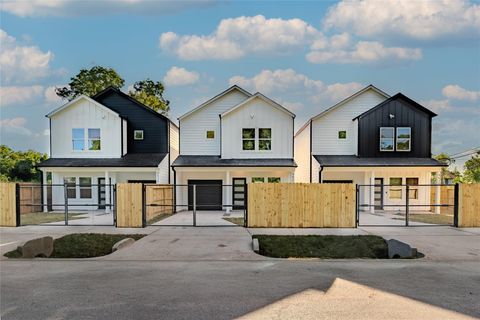 Photo of 9527 Beckley St St, Houston, TX 77088 (MLS # 20893550)