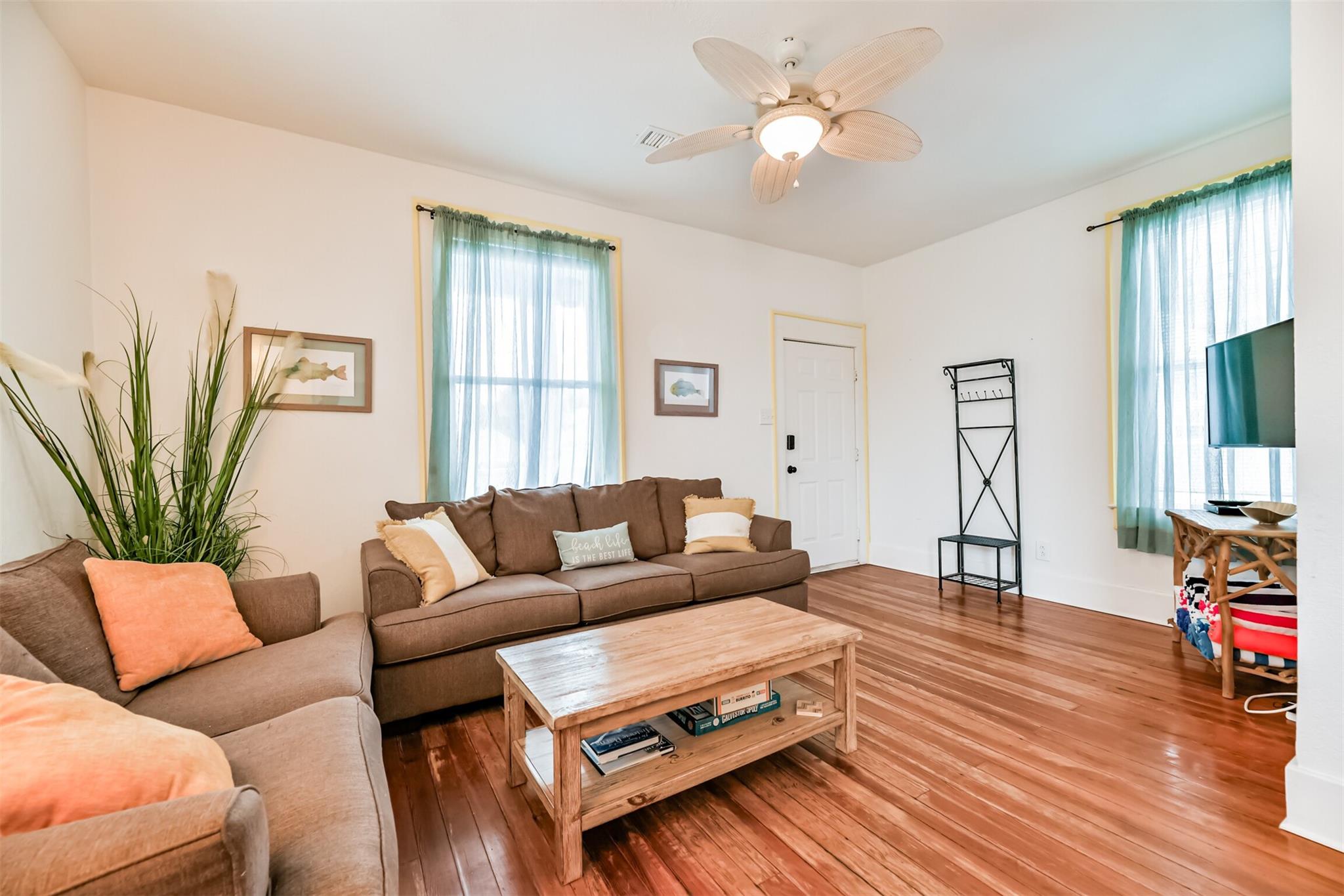 Galveston, Texas 77550, United States, 4 Bedrooms Bedrooms, ,3 BathroomsBathrooms,Residential,Active,193378