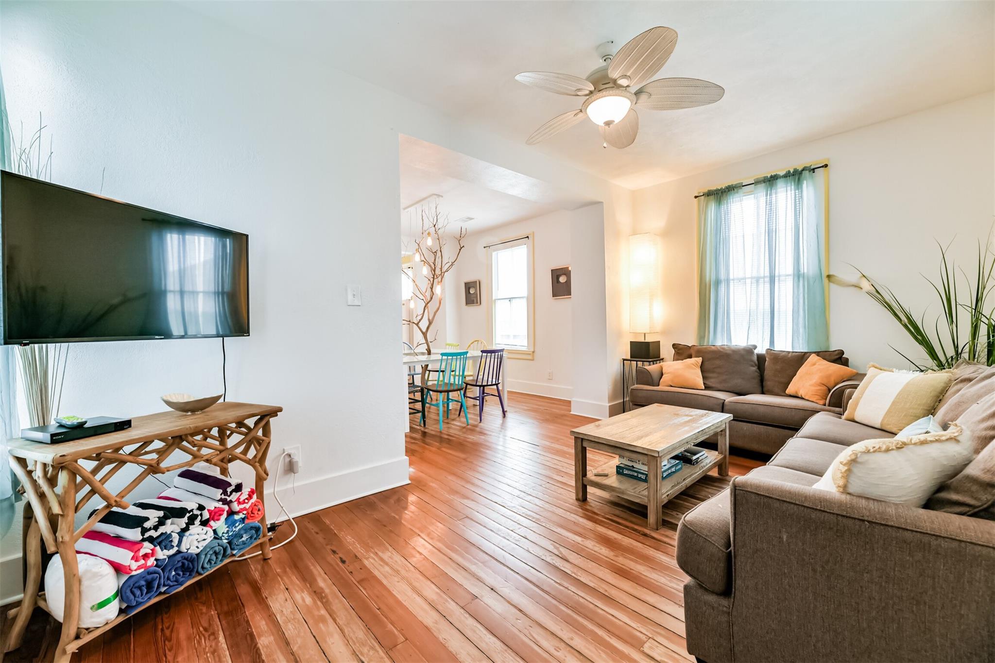 Galveston, Texas 77550, United States, 4 Bedrooms Bedrooms, ,3 BathroomsBathrooms,Residential,Active,193378