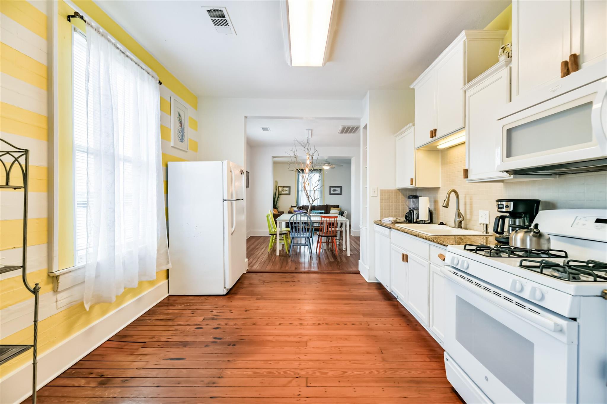 Galveston, Texas 77550, United States, 4 Bedrooms Bedrooms, ,3 BathroomsBathrooms,Residential,Active,193378