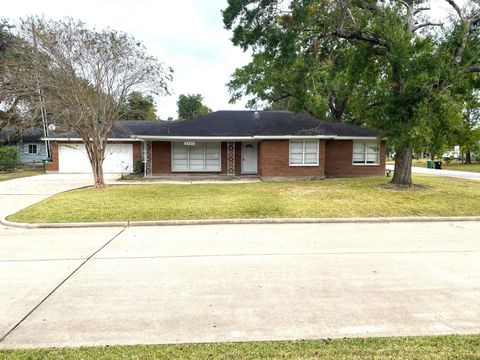 Photo of 2902 Broadmead Drive, Houston, TX 77025 (MLS # 38990316)