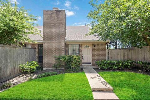 Photo of 13882 Hollowgreen Drive #810, Houston, TX 77082 (MLS # 95330759)