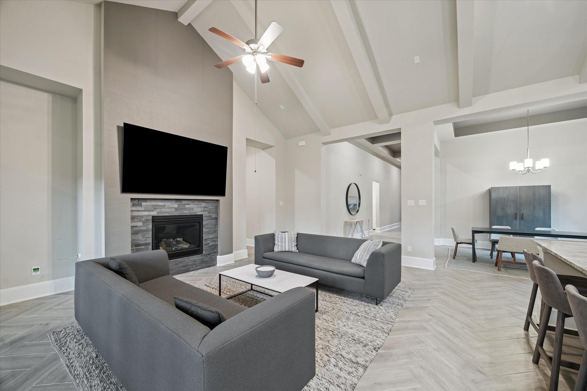 323 S Cadence Hills Loop