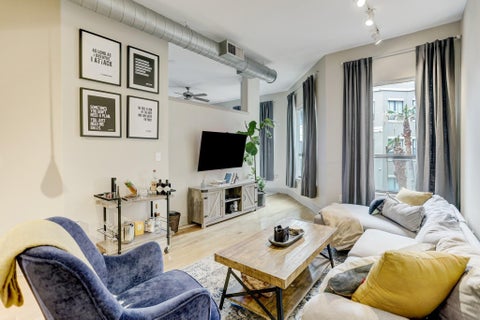 Photo of 1901 Post Oak Boulevard #3502, Houston, TX 77056 (MLS # 12400530)