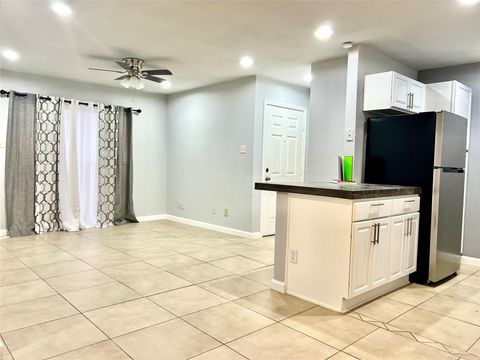 Photo of 2750 Holly Hall Street #605, Houston, TX 77054 (MLS # 67450788)