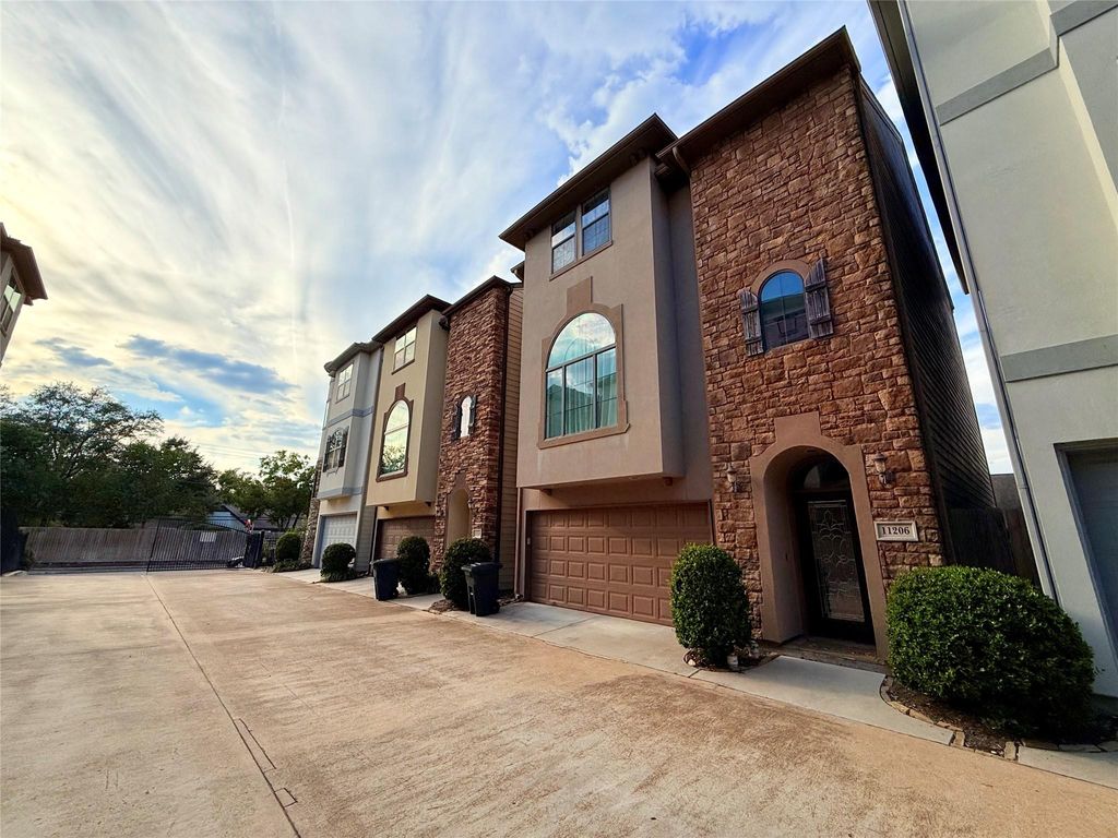 Photo of 11206 Mattina Drive, Houston, TX 77042 (MLS # 83592195)