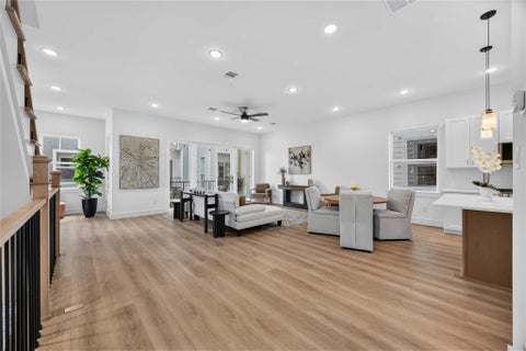 Photo of 322 Walthall Drive #E, Houston, TX 77022 (MLS # 9824496)