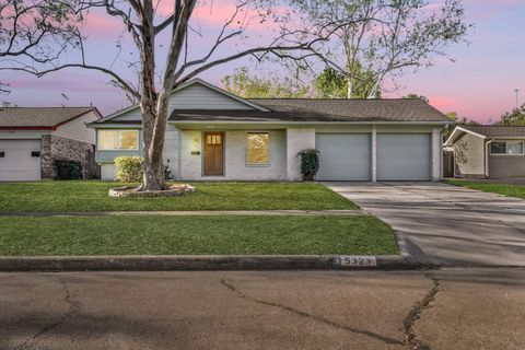 Photo of 5323 Manor Creek Lane, Houston, TX 77092 (MLS # 36569364)