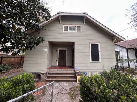 Photo of 6737 Avenue E #A, Houston, TX 77011 (MLS # 93192648)