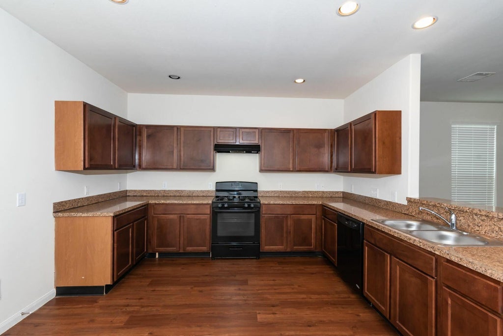 Photo of 16 Leisure Shore Court, Manvel, TX 77578 (MLS # 19021024)