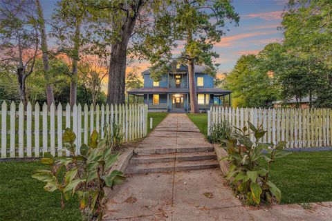 Photo of 1104 E Houston Avenue, Crockett, TX 75835 (MLS # 20343784) Photo of 1104 E Houston Avenue, Crockett, TX 75835 (MLS # 20343784)