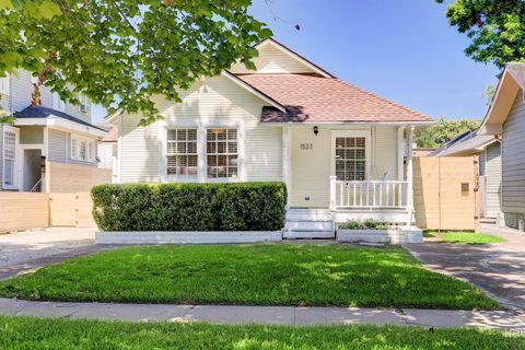 Photo of 1523 Harvard Street, Houston, TX 77008 (MLS # 66566766)
